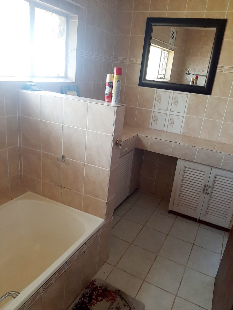 5 Bedroom Property for Sale in Amalinda Eastern Cape